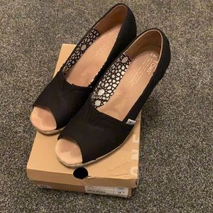 Gently used Toms wedge 9.5